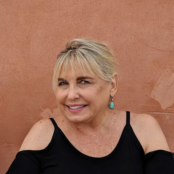 Meet your Posher, Debbie - Picture 1 of 1